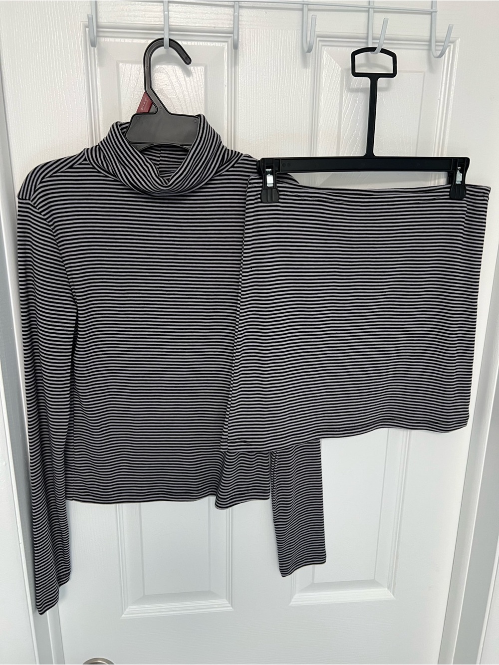 No Boundaries 2-Piece Striped Turtleneck Top & Mini Skirt Set Gray/Black Size S - Picture 13 of 14
